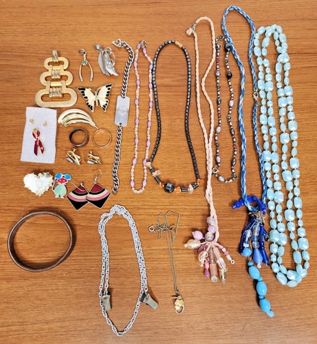 Lot of 21 Vintage Costume Jewelry Necklace Bracelet Ring Earring Pin Brooch