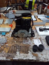 Blütezeit Chain Solar Gate Opener 1400lb w/WiFi/Battery/Solar Panel-Used