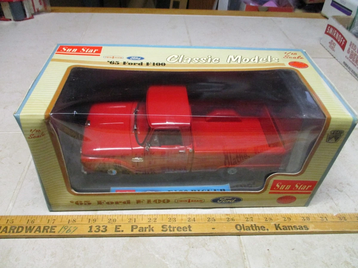 Sun Star Classic Models 1:18 Die Cast - Red '65 Ford F100 Pickup
