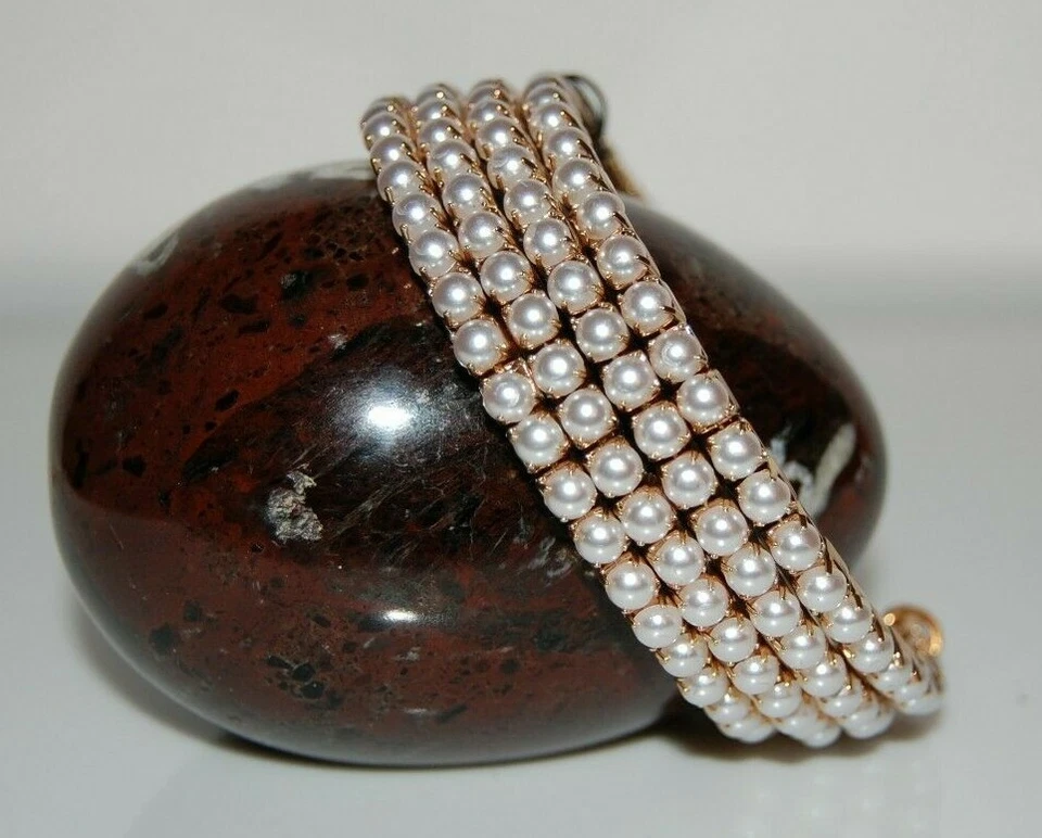 ELEGANTE PULSERA DE ALAMBRE PERLAS COLOR CREMA Y METAL DORADO DE ALTA COSTURA ANNE KLEIN Foto 2 de 4