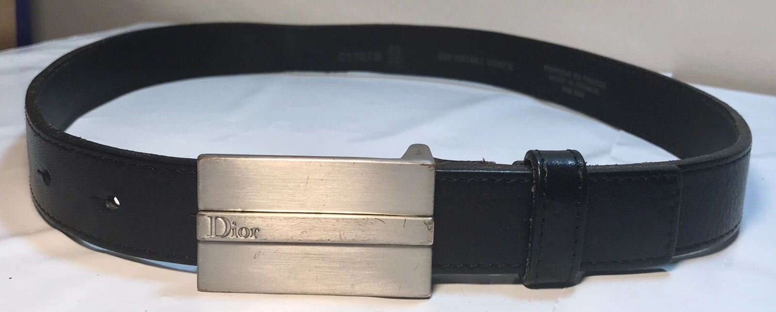 Ceinture en cuir noir véritable Christian Dior taille 24 26 1 po de large 30,5 po hors tout en caoutchouc