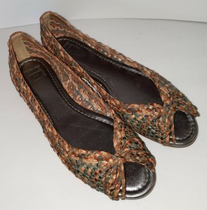 New Look Gladice White Woven Leather Flat Sandals ($22.04) | Leather sandals flat, Sandals, Flat 