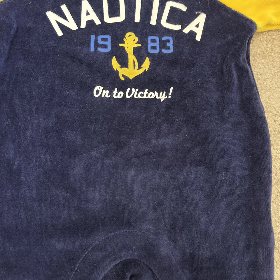 Nuevo con etiquetas Pijama Nautica Baby Boys terciopelo con patas azul marino amarillo talla 0/3 m venta al por menor $50 Foto 3 de 4