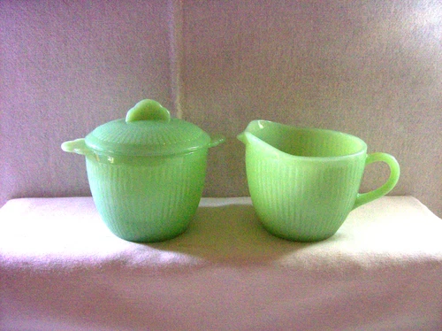 VINTAGE FIRE KING JADEITE GREEN GLASS JANE RAY RIBBED SUGAR BOWL w/LID & CREAMER