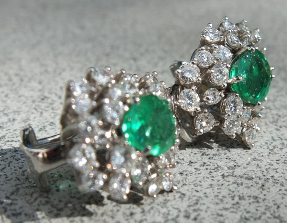 Prachtvolle 750er WG Ohrstecker Smaragde (ca. 3,5ct) und Brillanten (ca. 3,2ct) - Bild 3 von 4