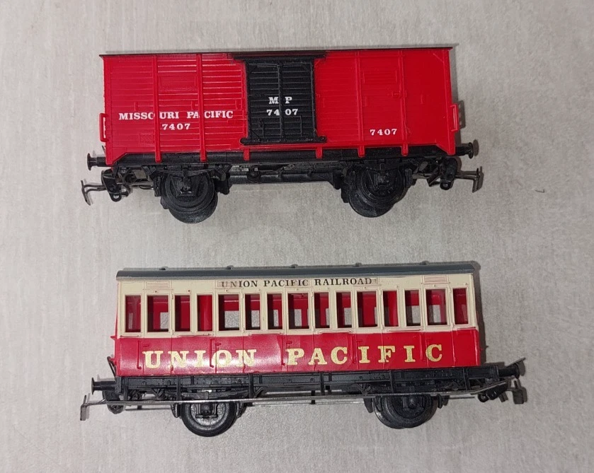 RAME JEP DIESEL AVEC 3 WAGONS ASSOCIES MOTEUR TOUS COURANTS 20 VOLTS EN