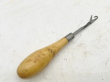 VINTAGE RUG LATCH HOOK RUG MAKING WOODEN HANDLE