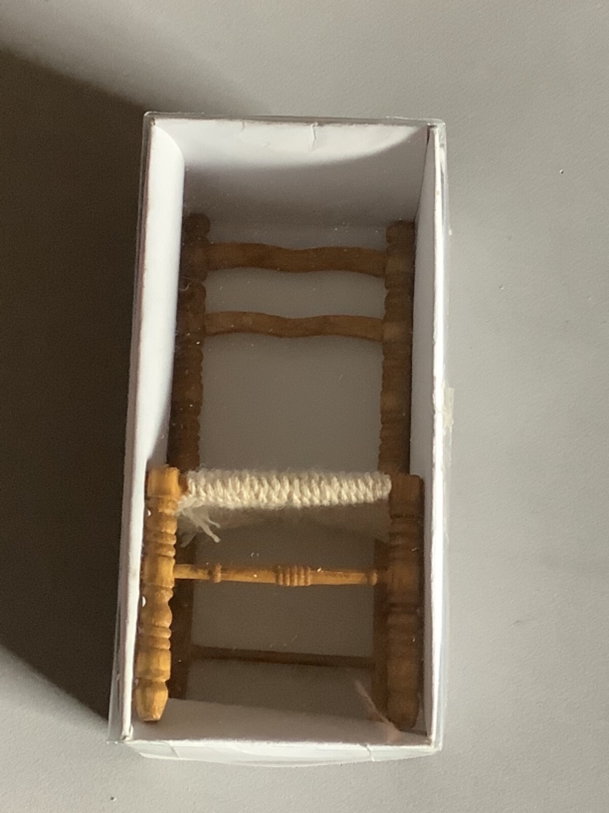 Chaise miniature en bois Ma Jolie Cuisine pour décor de vitrine rétro