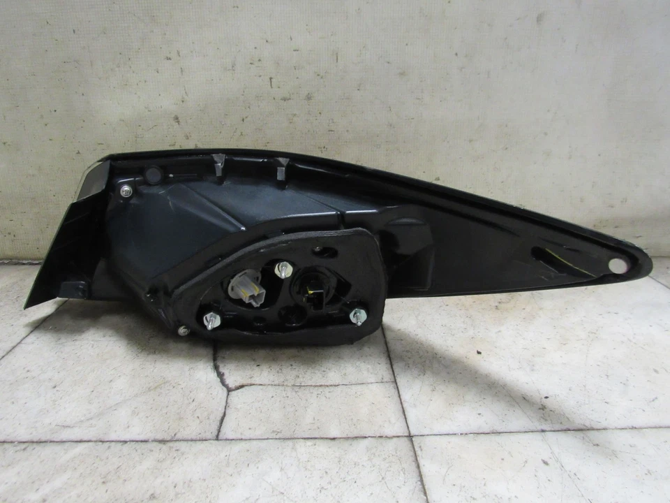 LUZ TRASERA 2019 TOYOTA YARIS Rh cuarto de equipo original montado en panel Foto 2 de 4