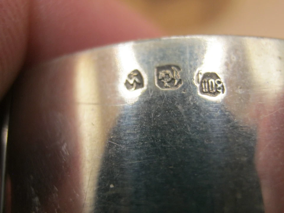 Anillos servilleteros antiguos continentales de plata diseño neoclásico grandes y pesados 77 gms Foto 4 de 4