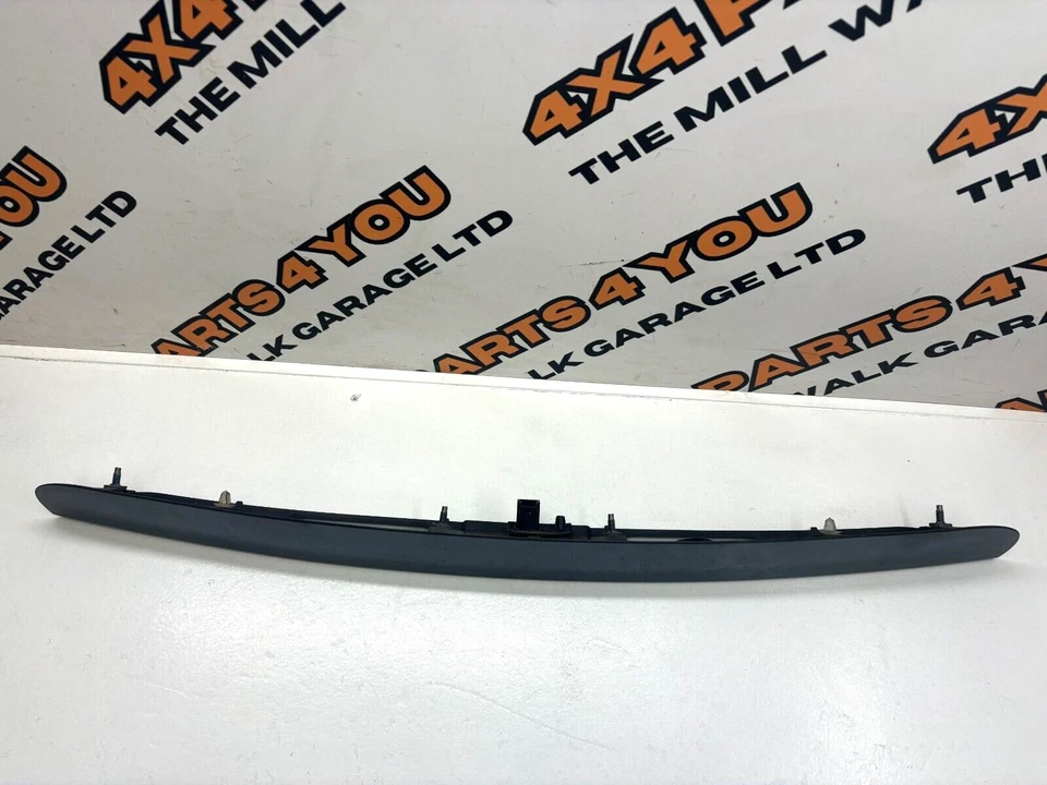 2009 PEUGEOT 207 1.4 PETROL TAILGATE TRIM WITH OPENING HANDLE - Image 2 of 4