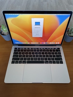 Apple MacBook Pro 2017, Touch Bar, i5-7267U, 8GB RAM, 13.3”