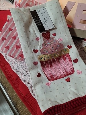 NWT Nicole Miller Embroidered  Kitchen Towel & Mitts CUPCAKE LOVE  5 Pc