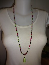 Halskette: lange leichte Sommerkette pink & grün mit Quaste, Boho, Handarbeit