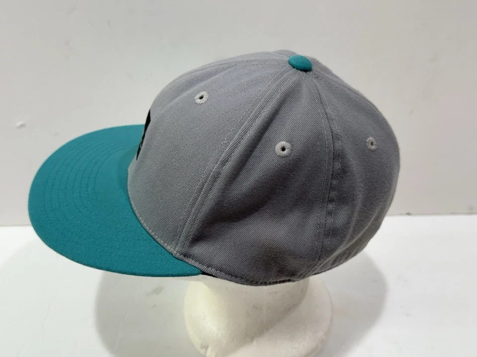 Gorra de béisbol Rip Curl 210 ajustada Flexfit 7 1/4-7 5/8 gris y aguamarina Foto 2 de 4