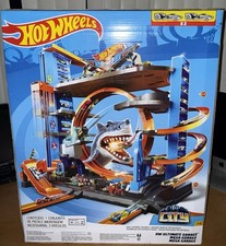 NEW IN BOX Hot Wheels City Ultimate Garage Shark Attack + 2 Cars FTB69 SEALED