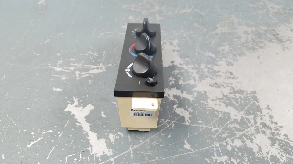 2001 Chevy Camaro SS Climate Control Panel #5317 H5 - Image 4 of 4