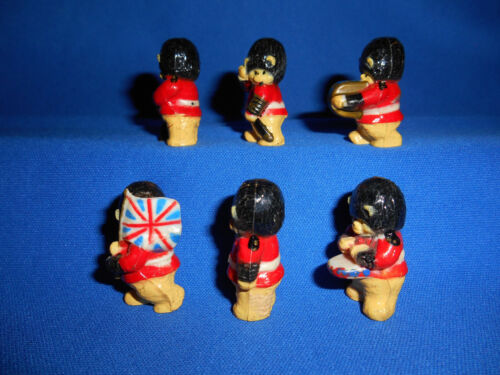 ROYAL GUARD TEDDY BEARS Set of 6 Mini Plastic FIGURINES Bearskin Cap Toy Figures - Picture 3 of 5