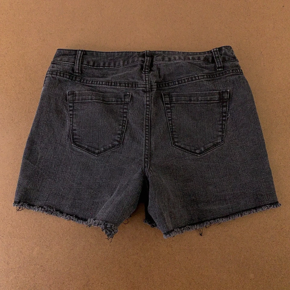 Pantalones cortos de jean Venezia para mujer talla 14 negros lavados senim con cuentas tiro medio cortados Foto 3 de 4