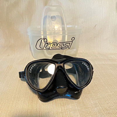 Cressi Black Scuba & Snorkeling Mask w/ Cressi Case Protective Storage Box