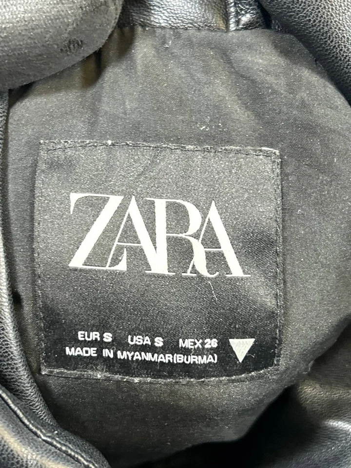 Chaqueta acolchada Zara para mujer pequeña negra con cremallera completa * Foto 3 de 4