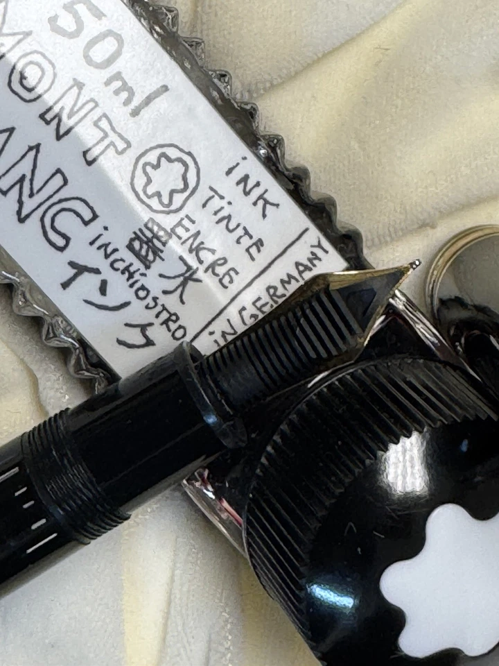 Pluma Estilográfica Montblanc UNICEF Tom Sachs LE Foto 4 de 4