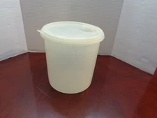 Tupperware 254 Large Sheer Canister 5 Qt Pour Spout Lid 8 inch Round