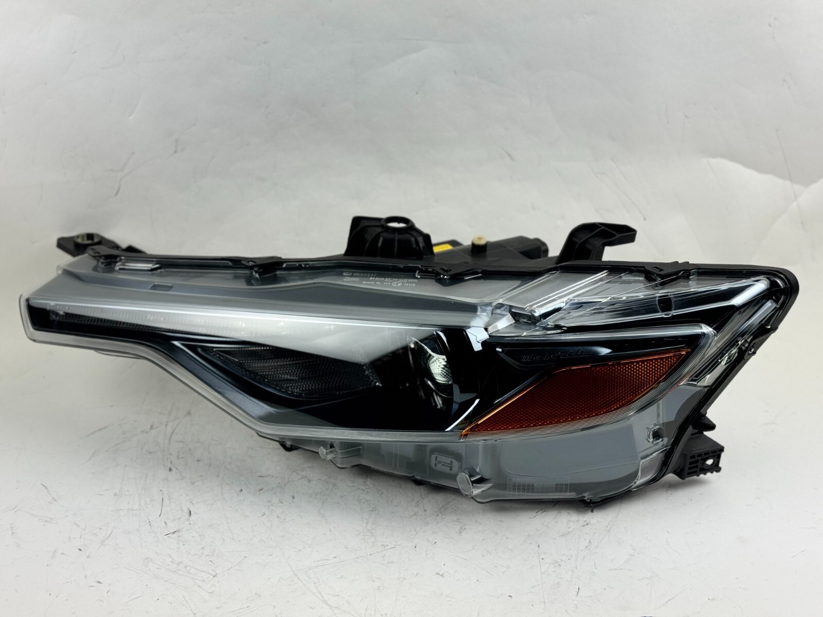 2017-2020 Maserati Levante Xenon HID Left LH Driver Side NON-AFS Headlight OEM