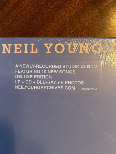 Neil Young - "Crazy Horse Barn" - Deluxe Boxed Set - LP/CD/BR Limited Edition - Picture 2 of 4