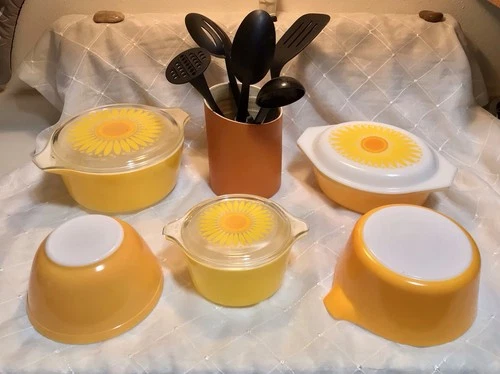 8 Piece VTG PYREX Yellow Orange Daisy Sunflower Cinderella Casserole, Lids, Bowl