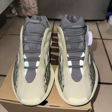 Adidas Yeezy 700 V3  faded salt  Size 9.5 -  ...