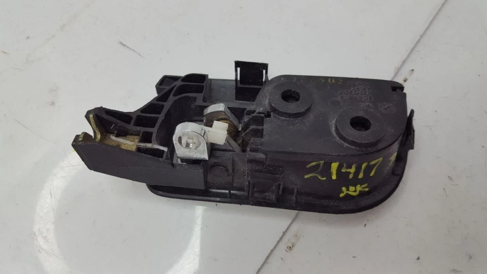 Manija interior puerta pasajero trasero derecho Honda Accord 2004 Foto 2 de 4