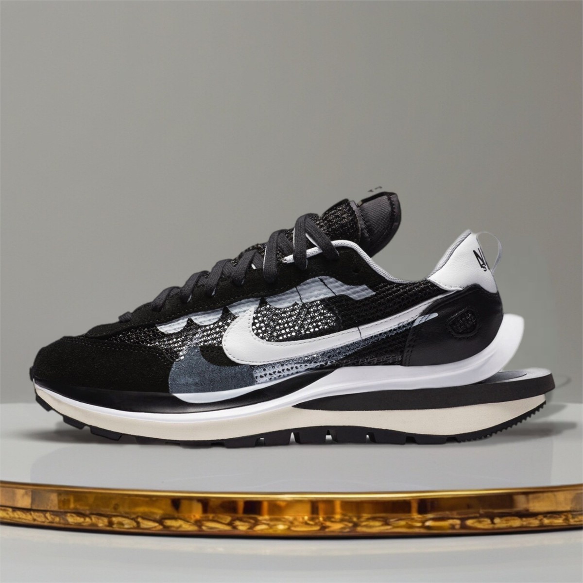 靴 nike sacai vaporwaffle black white 28cm Sacai X VaporWaffle 'Black White' - Nike - CV1363 001