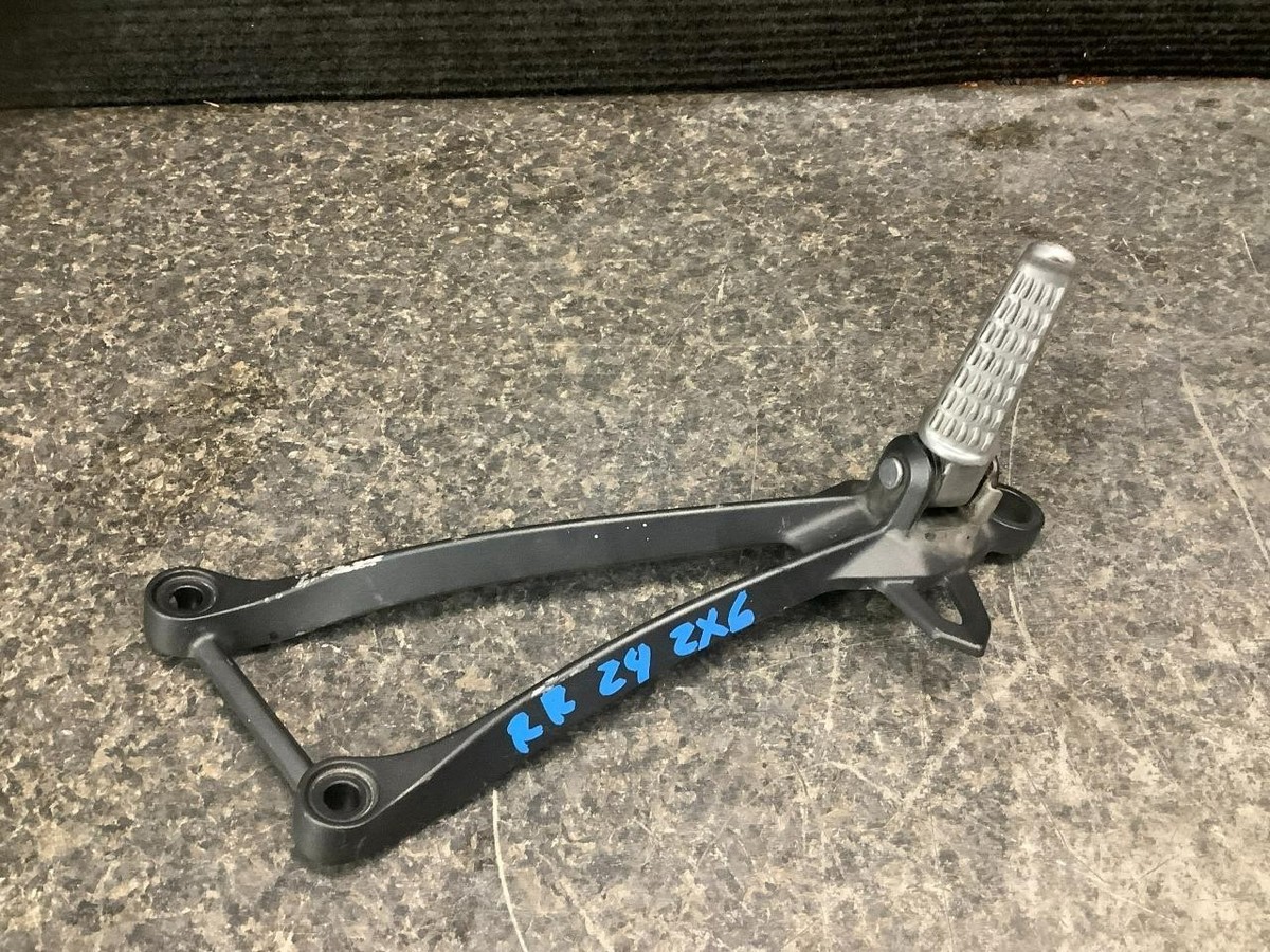 2024 Kawasaki Ninja ZX6R ZX-6R ZX636 Rear Right Peg + Bracket 48B