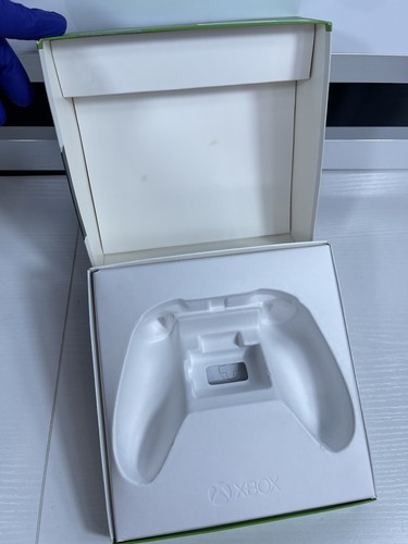Microsoft Xbox One Fortnite Purple Limited Edition Controller (BOX ONLY) - Picture 7 of 8