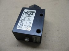 NEW NGT B4MOM BALANCED PILOT OPERATED CHECK VALVE 1/4NPT X 1/8NPT 150PSI 9097