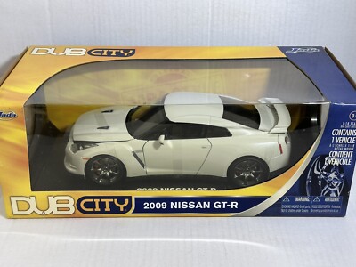 Nissan GT-R シルバー 2008 TOMY 1/64 Amazon | FIRST:43 1/43 ニッサン GT-R R35 2008 シルバー 完成品 F43
