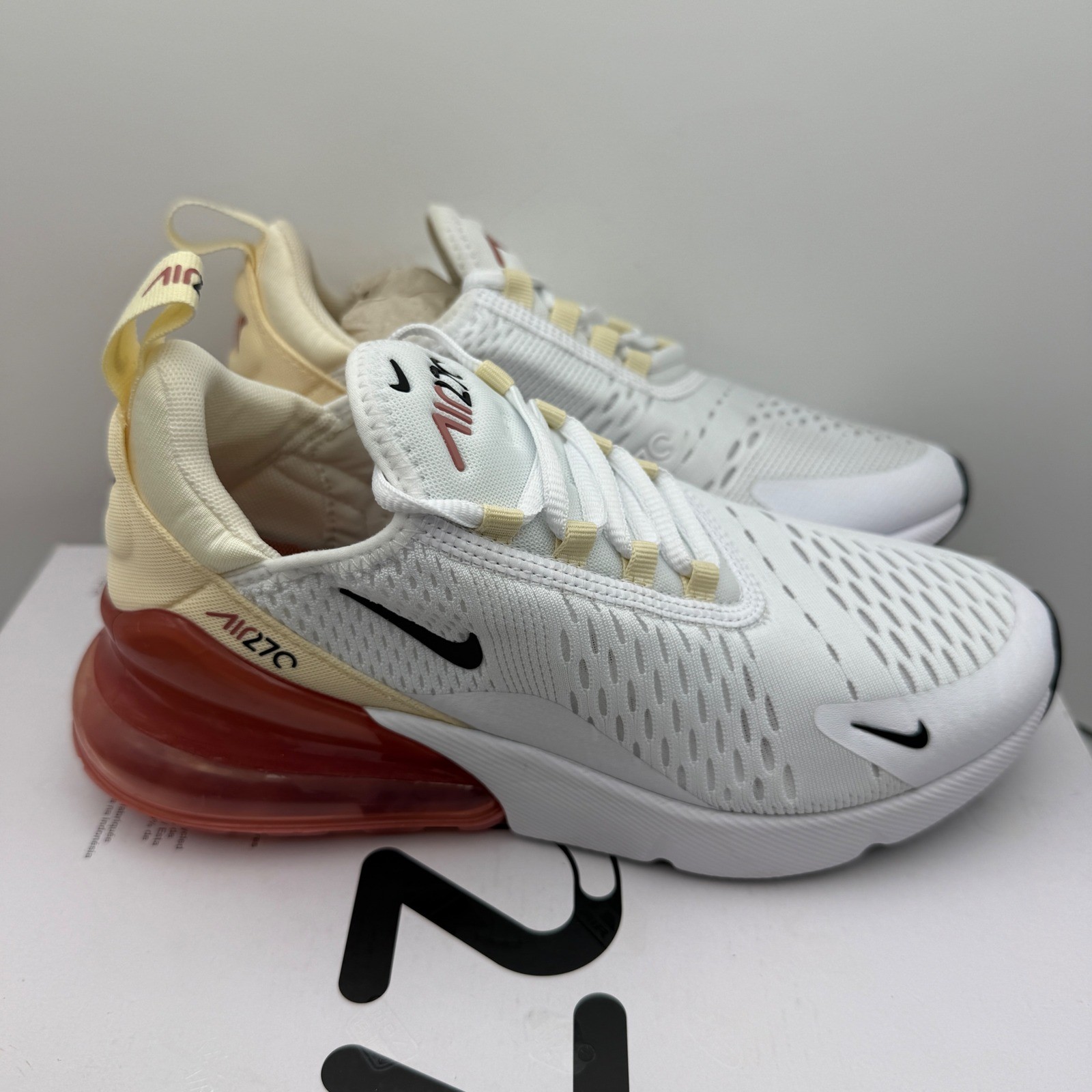 Nike Air Max 270 Women Size 6 White Black Pink Running Lifestyle Shoes thumbnail 3