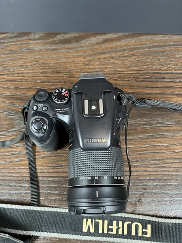 Cámara digital Fujifilm FINEPIX S200 EXR 12,0 MP 14,3x con estuche y accesorio - Imagen 5 de 15