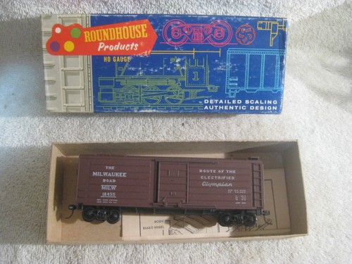 HO Roundhouse MDC 40' Horizontal Rib Boxcar Milwaukee Road MILW 18455 KD | Zustand: Used