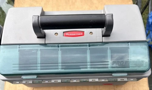 FISHING RUBBERMAID PROSERIES TACKLE BOX MODEL 3020 USED