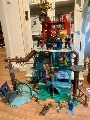 Teenage Mutant Ninja Turtles - Secret Sewer Lair Playset + 9 Figuren - Playmates