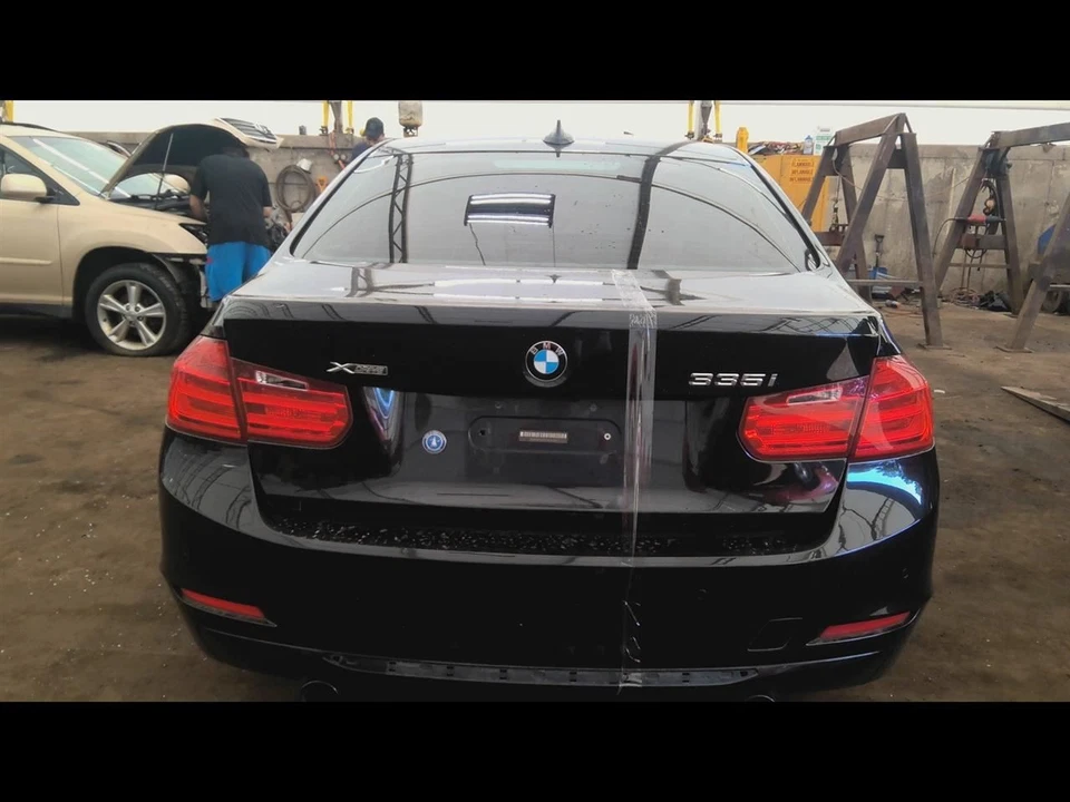 Pinça de passageiro dianteira com pacote M-aerodinâmico compatível com 14-16 BMW 435i 6697289 - Imagem 2 de 4