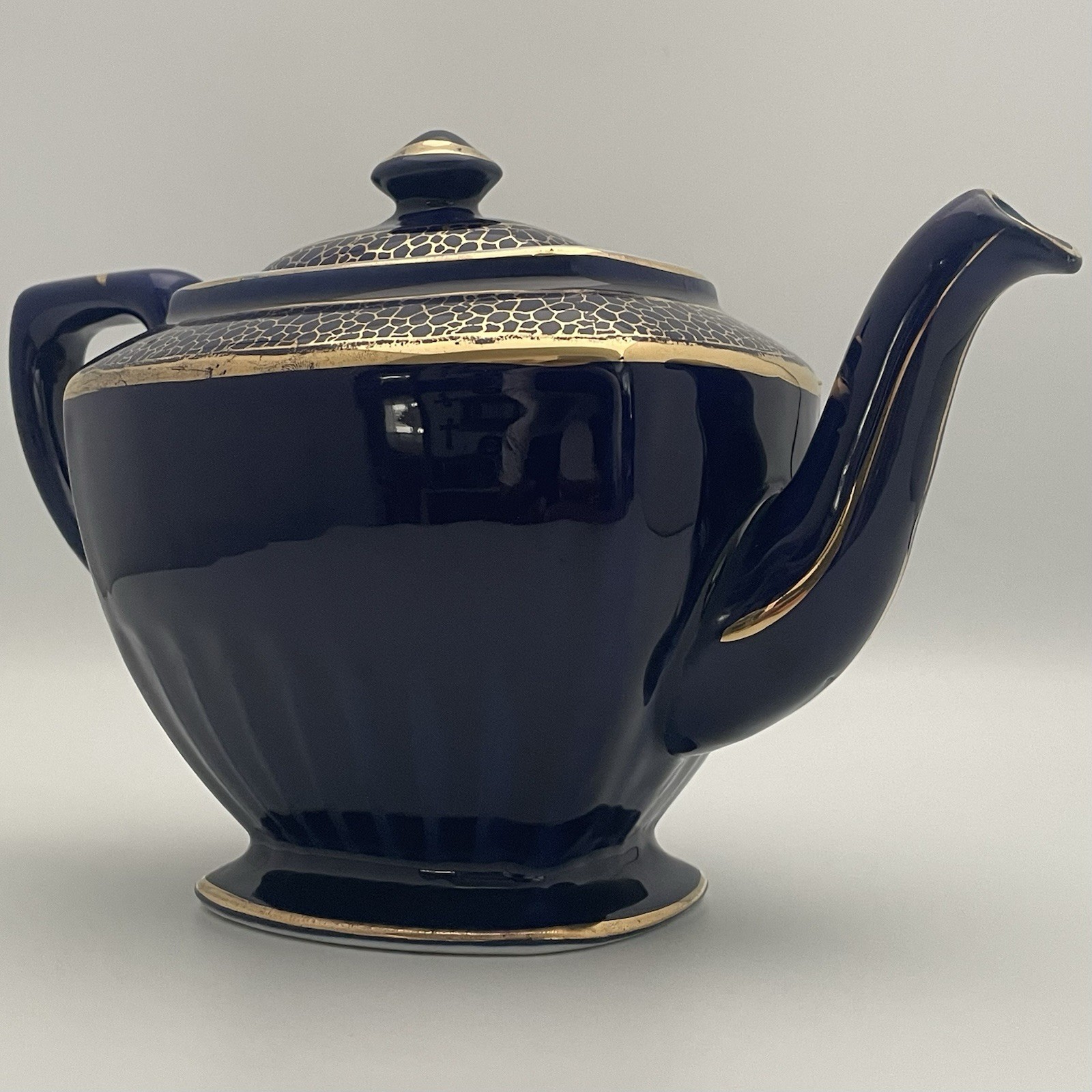 Hall China Company Art Deco 0103 Hollywood Shape Teapot c1927-1960s USA 5 cup