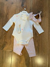 💕Gorgeous Peter Rabbit Sleepsuit Babygrow  3 piece set 0-3 months 🧸