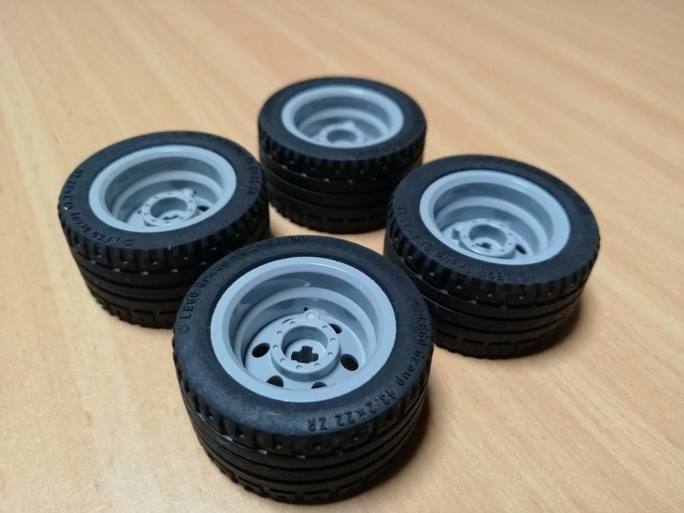 LEGO Technic 4 Stück Reifen 43.2 x 22 ZR hellgraue Felge / TECHNIK - Bild 4 von 4