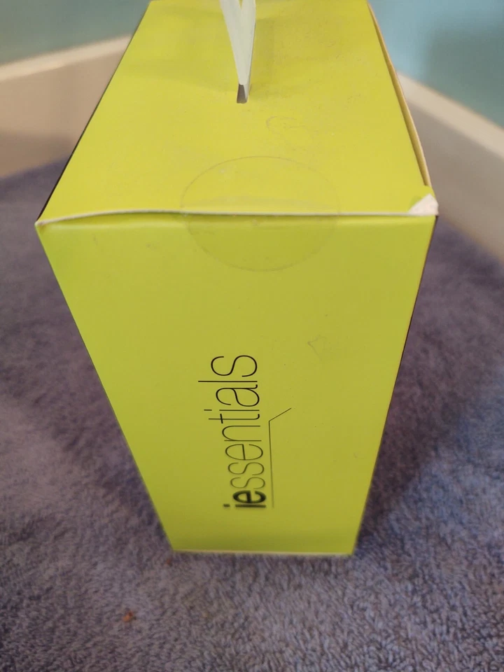 NUEVO Cargador rápido de coche y montaje universal para todos los smartphones iessentials Foto 4 de 4