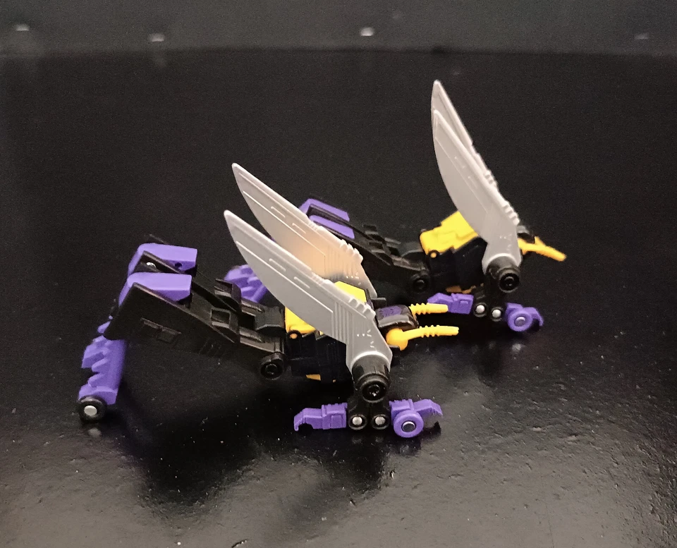 HASBRO 2023 TRANSFORMERS REISSUE INSECTICON KICKBACK LOT X2 NO ENERGON CUBES - Image 3 of 4