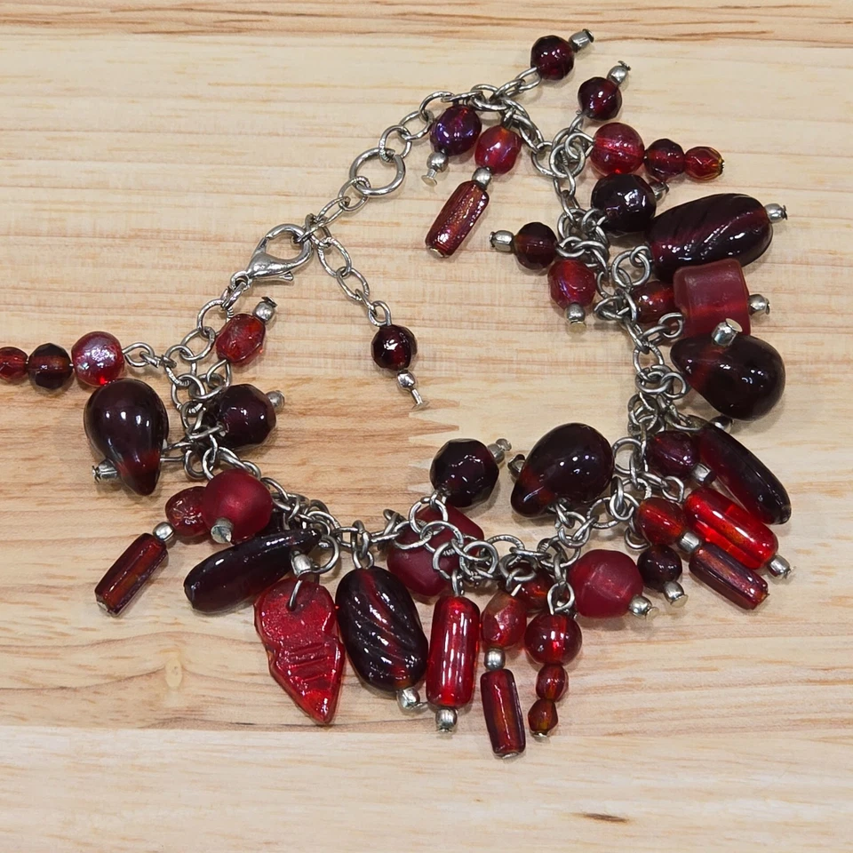 Brazalete de cadena de metal con cuentas de vidrio rojo arándano tono plata 7" + 1" ajustable Foto 2 de 4