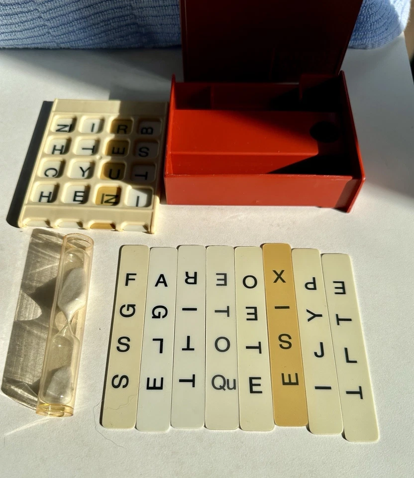 Juego de palabras portátil de viaje completo Pocket Boggle Parker Brothers 1980 de colección Foto 3 de 4
